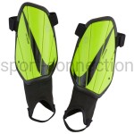 Ochraniacze piłkarskie - Nike Charge JR - SP2165 702