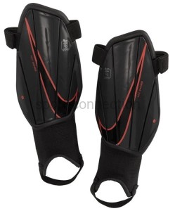 Ochraniacze piłkarskie - Nike Charge JR - SP2165 060
