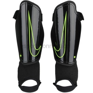 Ochraniacze piłkarskie - Nike Charge JR - SP2079 010